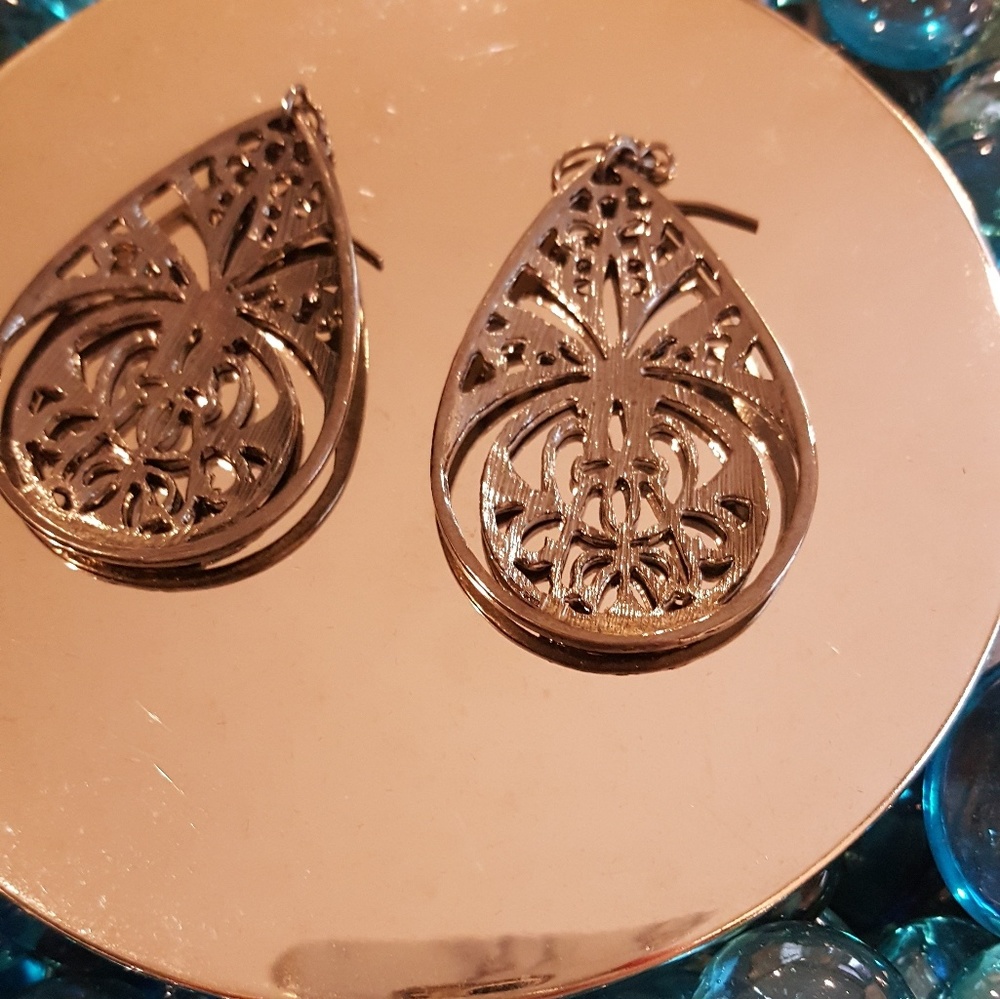 EARRINGS - Picture 2 of 2